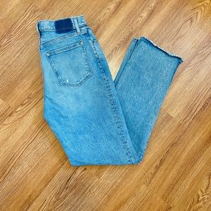 A&F Curve Love Ultra High Rise 90’s Straight Jean